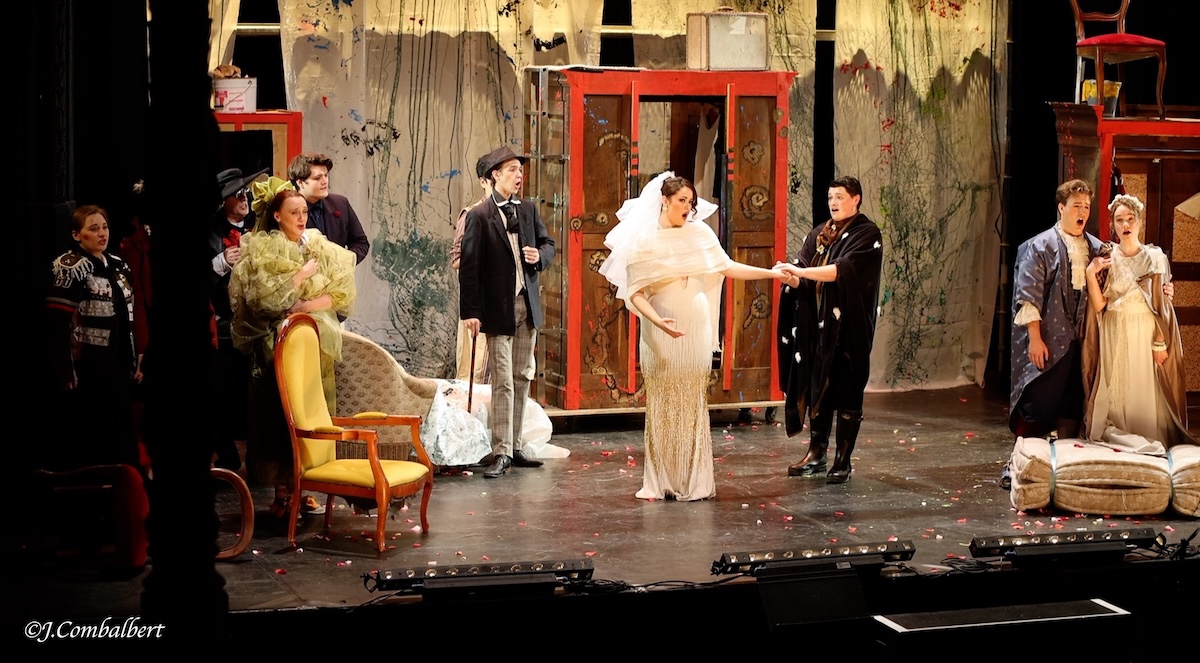 Singers performing "Le nozze di Figaro"